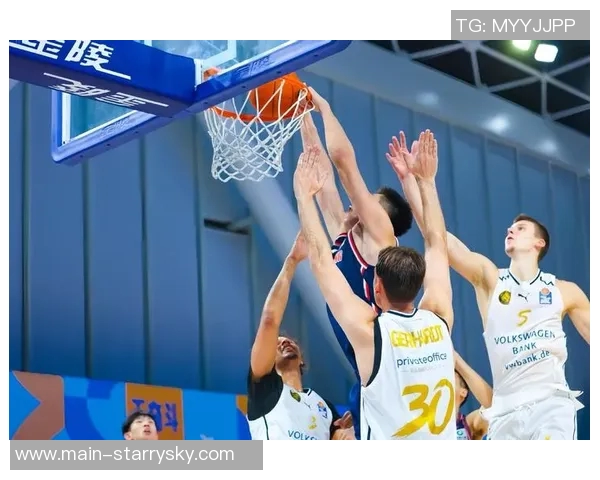 年轻球员表现出色沃尔夫27号秀16投8中砍下全队最高22分并贡献4篮板4助攻1盖帽