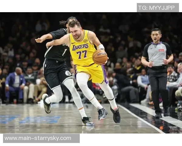 老詹关键时刻遭封盖夸梅质疑为何不传给东契奇作为首选